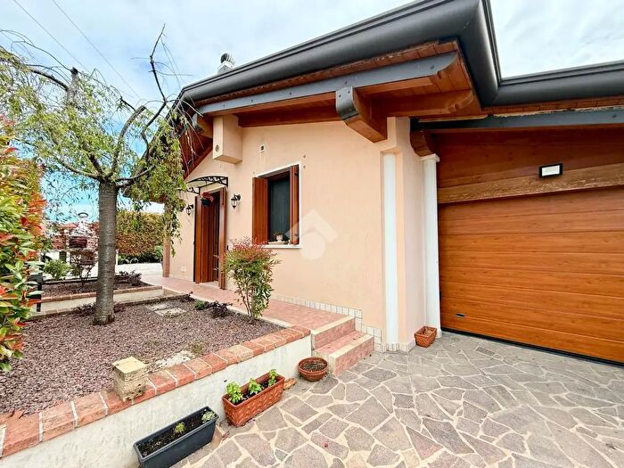 Casa trilocale in vendita in Via della Fornace, Pravisdomini