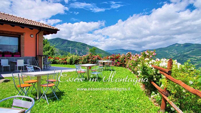 Casa con 5 locali in vendita in Montecreto