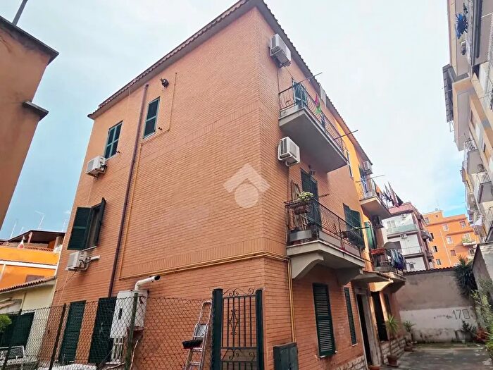 Appartamento bilocale in vendita in Via delle Palme, Roma