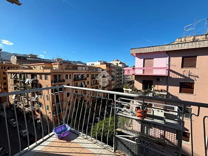 Appartamento con 5 locali in affitto in Via Michele Cipolla, Palermo