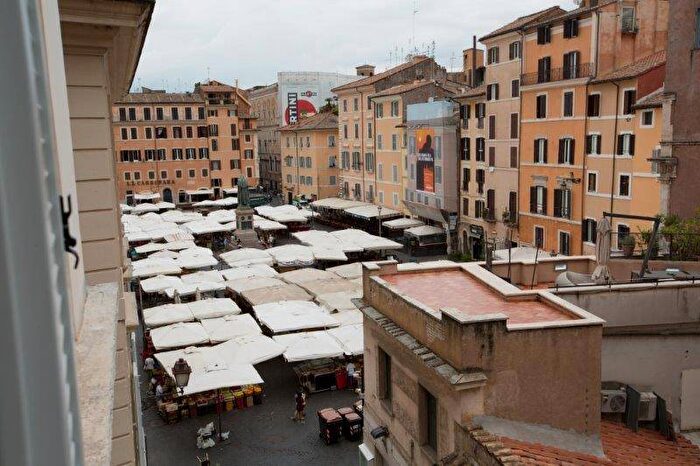 Appartamento trilocale in affitto in Vicolo delle Grotte, Campo de' Fiori, Roma