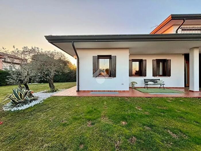 Casa con 7 locali in vendita in Via Ospedale, Montebelluna