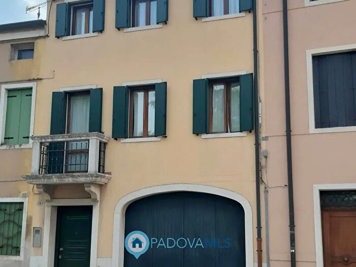 Casa trilocale in vendita in Via Giuseppe Garibaldi, Monselice