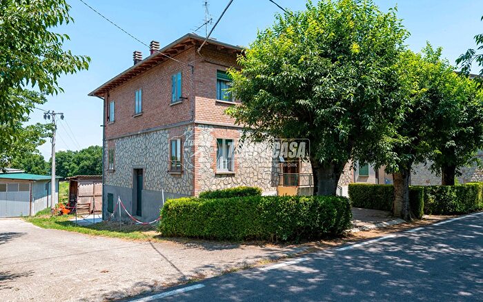 Casa con 8 locali in vendita in Via Rocchetta, Guiglia