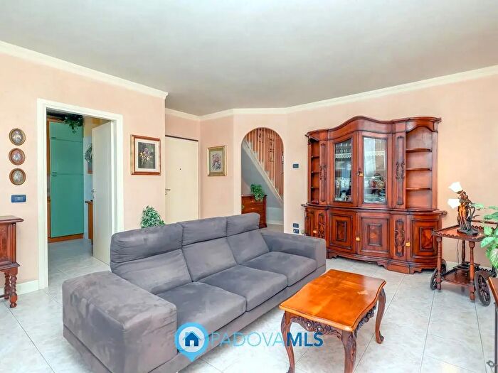 Appartamento con 5 locali in vendita in Via Santa Maria Ausiliatrice, Selvazzano Dentro