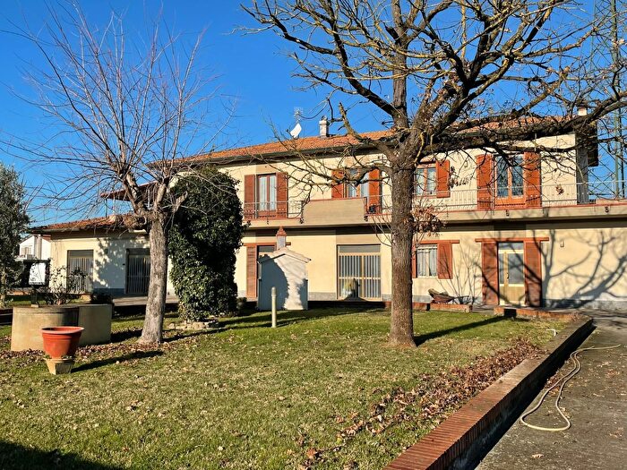 Casa con 20 locali in vendita in Castelfranco Di Sotto