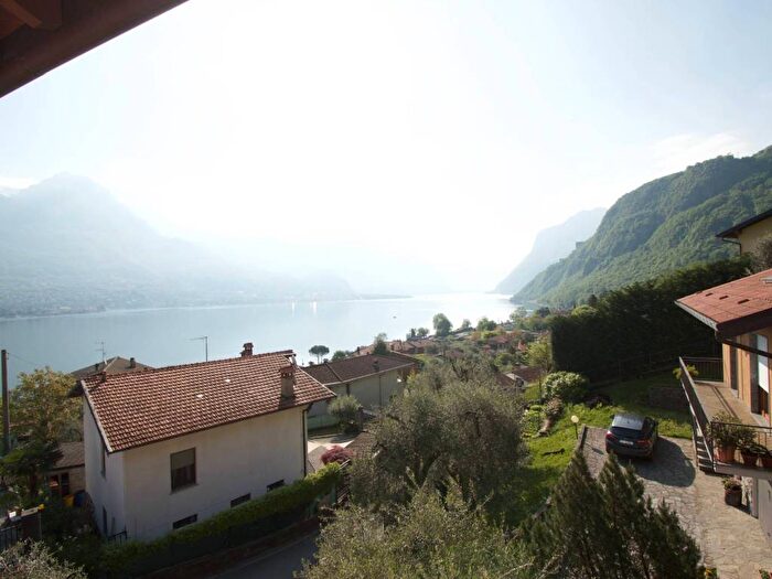 Appartamento trilocale in affitto in Via Giovan Battista Torri, Onno, Oliveto Lario