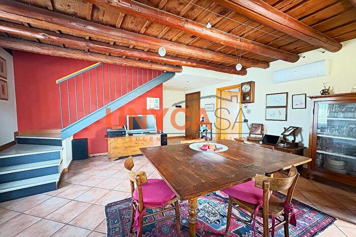 Appartamento con 5 locali in vendita in Via Vincenzo Monti, Verona