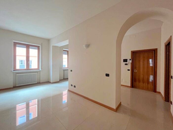 Appartamento con 5 locali in affitto in Borgo Felino, Centro Storico, Parma