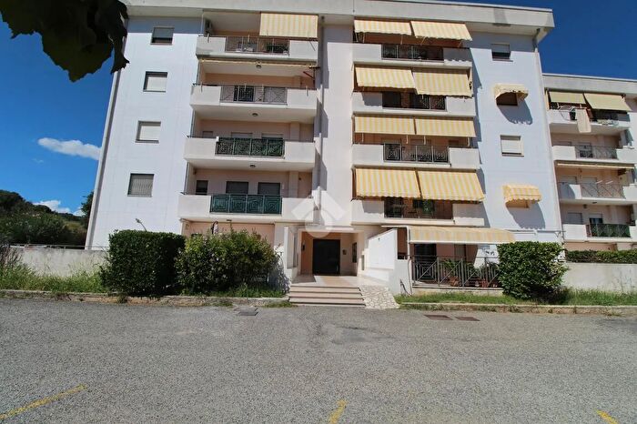 Appartamento quadrilocale in vendita in Via Alessandro Manzoni, Montalto Uffugo