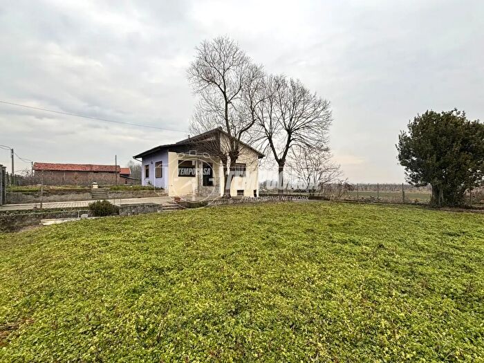 Casa quadrilocale in vendita in Via Moncrivello, Cigliano