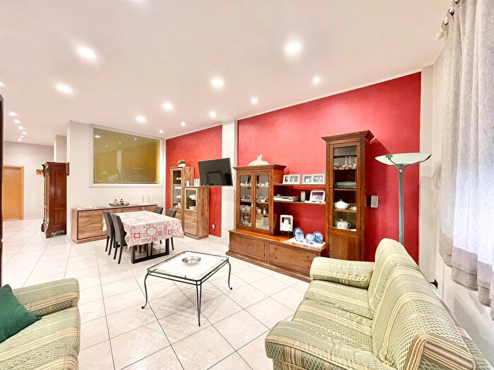 Casa con 6 locali in vendita in Via Ciro Menotti Biancavilla, Biancavilla