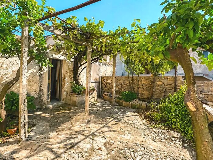 Casa con 6 locali in vendita in Via Tirso, Mandas