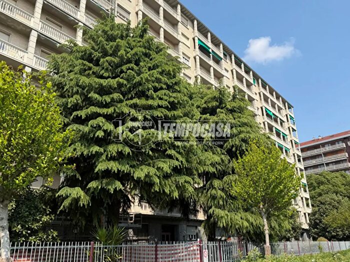Appartamento trilocale in vendita in Via Monte Rosa, Torino