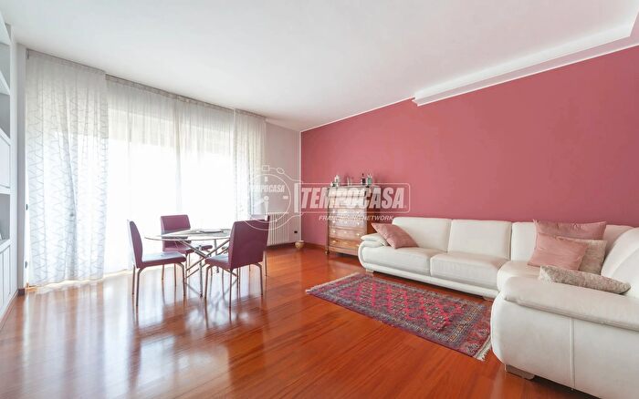 Appartamento quadrilocale in vendita in Via Giovanni Battista Piranesi, Milano