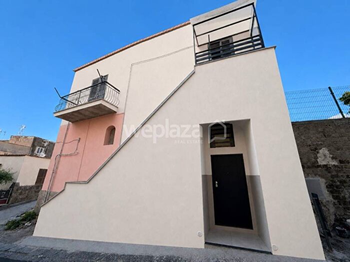 Appartamento trilocale in affitto in Via Gennaro De Filippo, Massa di Somma
