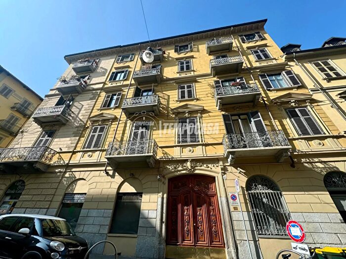 Appartamento con 6 locali in vendita in Via Giovanni Camerana, Torino