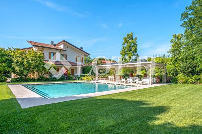 Casa con 19 locali in vendita in Ponsacco