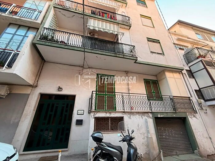Appartamento trilocale in vendita in Via Polveriera, Messina