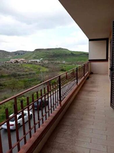 Appartamento quadrilocale in vendita in Via Tenente F Azzaro, Giarratana