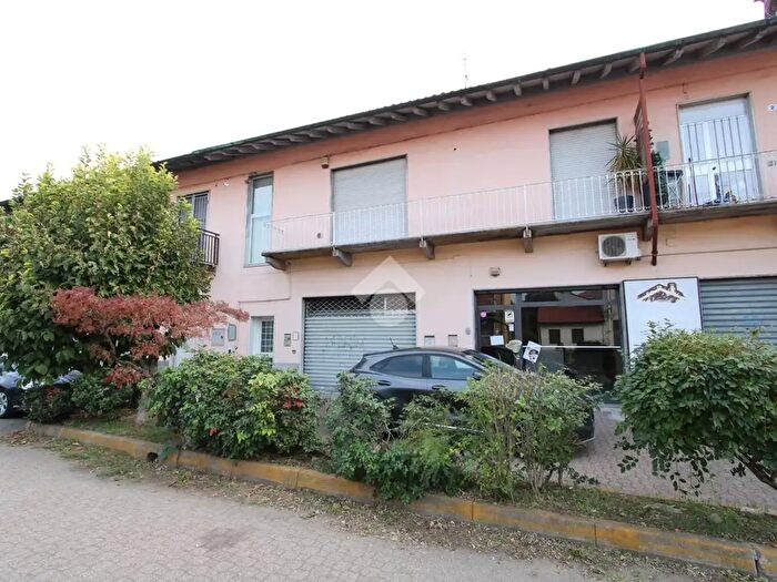 Appartamento trilocale in vendita in Casa Indipendente Via Milano, Bareggio