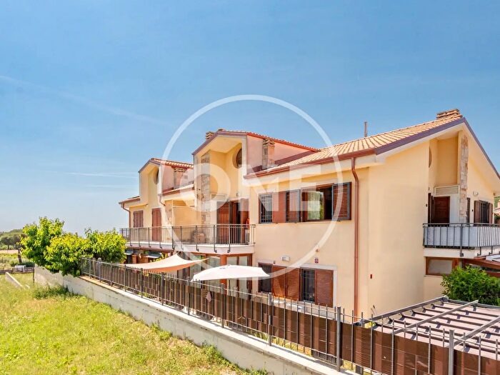 Appartamento trilocale in vendita in Via Rocca di Papa, Grottaferrata