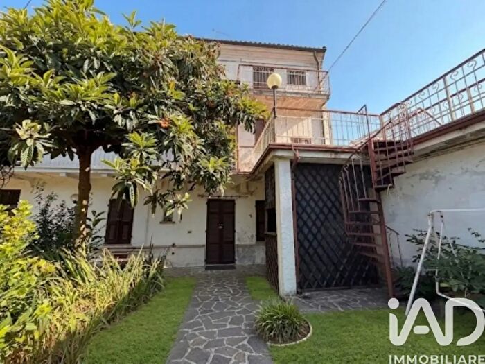 Casa con 8 locali in vendita in Via Carezzano, Paderna
