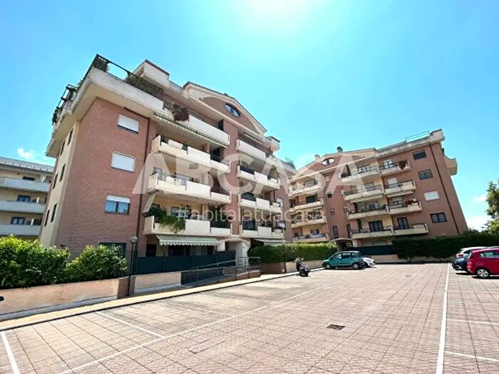 Appartamento quadrilocale in vendita in Via Vittorio Marandola, Velletri