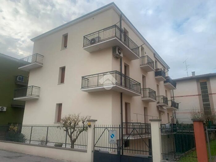 Appartamento quadrilocale in affitto in Via dei Fidenzi, Verona