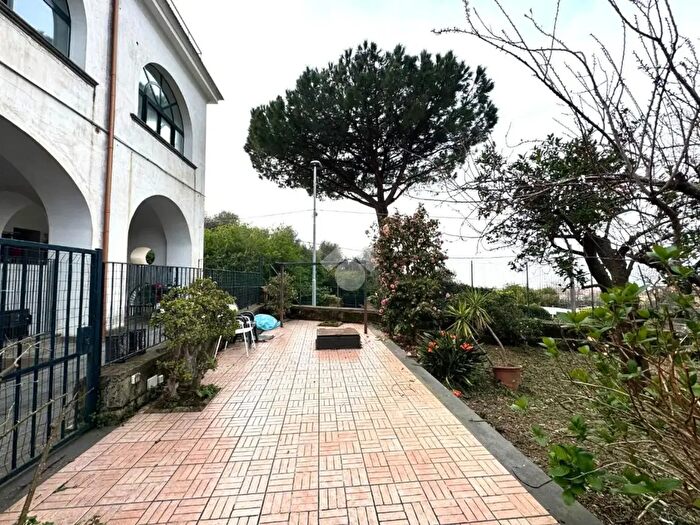 Appartamento trilocale in vendita in Via Meta Amalfi, Piano Di Sorrento