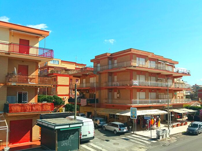 Appartamento bilocale in vendita in Lungomare delle Sirene, Pomezia