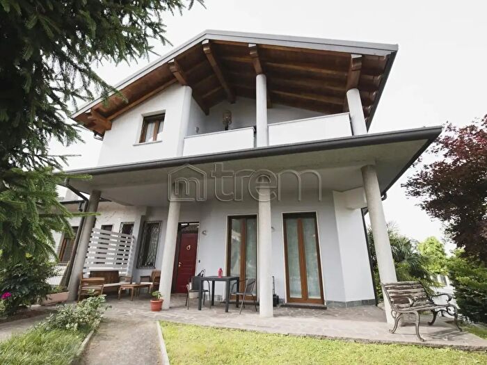 Casa con 6 locali in vendita in Via San Martino della Battaglia, Pogliano Milanese