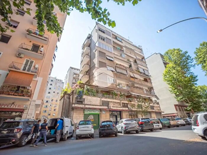 Appartamento bilocale in vendita in Via Valpolicella, Roma