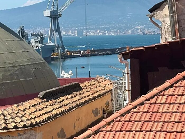 Appartamento quadrilocale in vendita in Castellammare Di Stabia