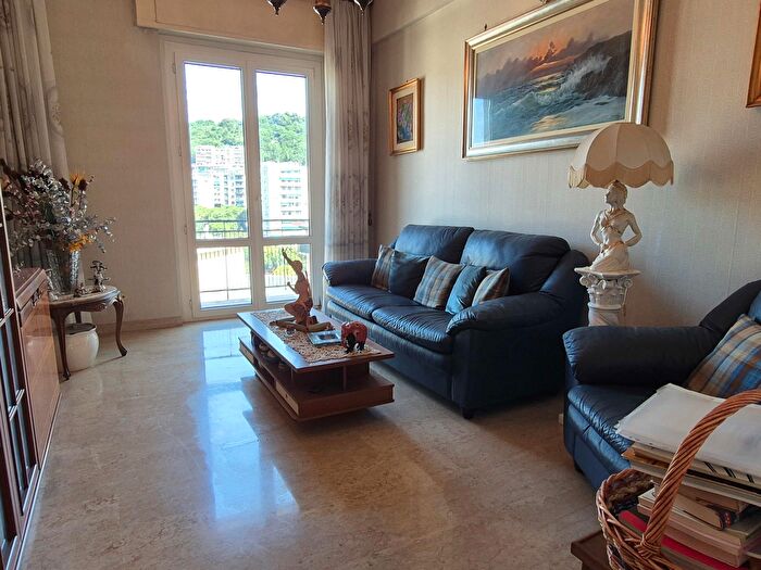 Appartamento con 6 locali in vendita in Via Carmelo Onorato, Genova