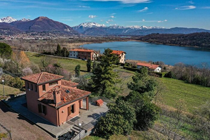 Casa con 6 locali in vendita in Via ai Ronchi Albavilla, Albavilla