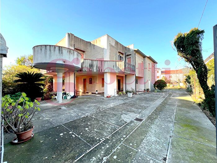 Casa con 7 locali in vendita in Via Roma a, Telese