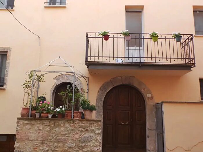 Appartamento trilocale in vendita in Sellano