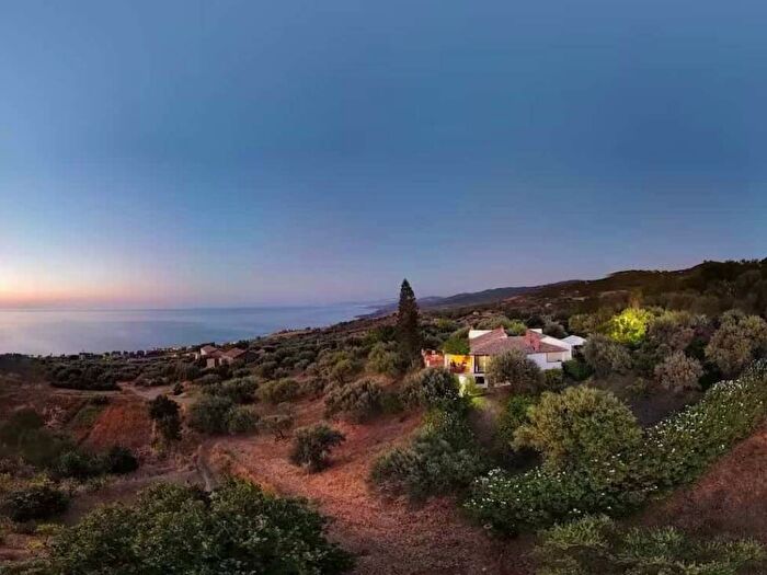 Appartamento con 6 locali in affitto in Caronia