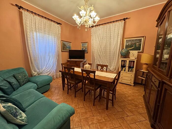 Appartamento con 5 locali in vendita in Suzzara