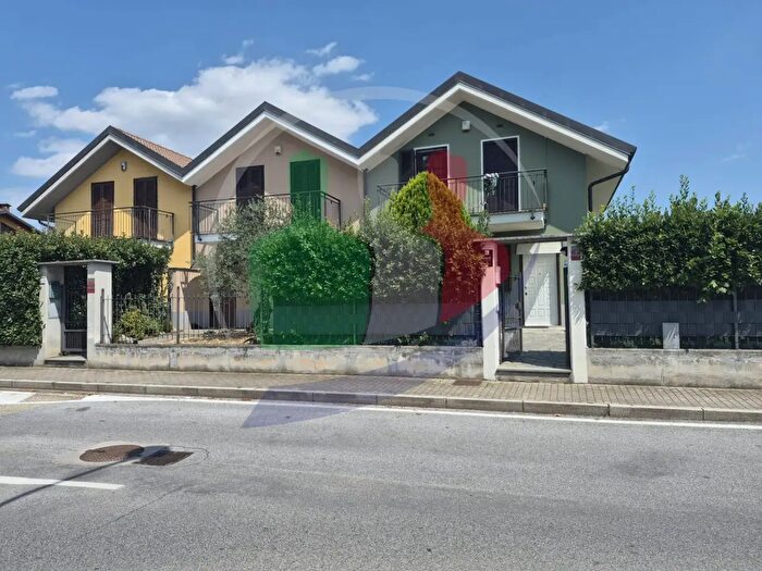Appartamento con 5 locali in vendita in Via Revignano, La Loggia