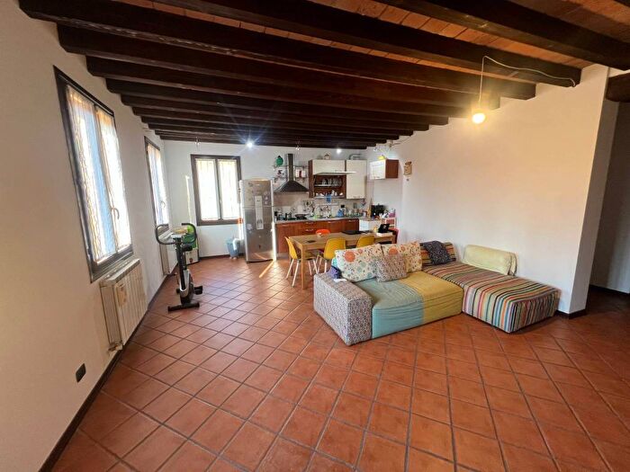 Appartamento trilocale in affitto in Via Emilia Est, San Damaso, Modena