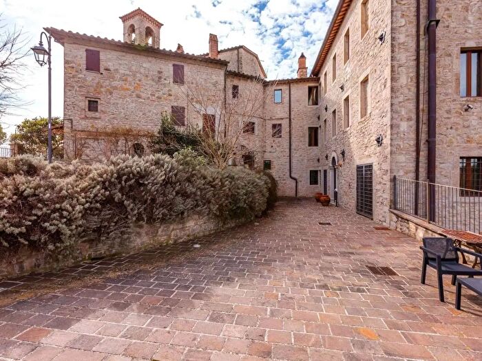 Appartamento trilocale in vendita in Izzalini, Todi