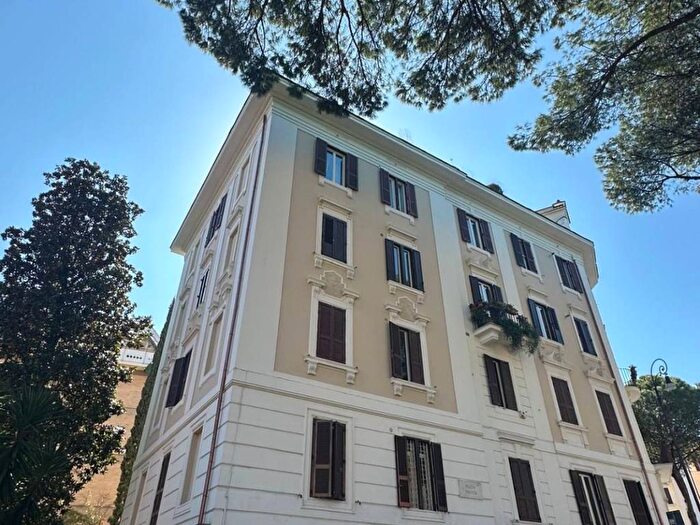 Appartamento trilocale in affitto in Trieste Coppedè, Roma