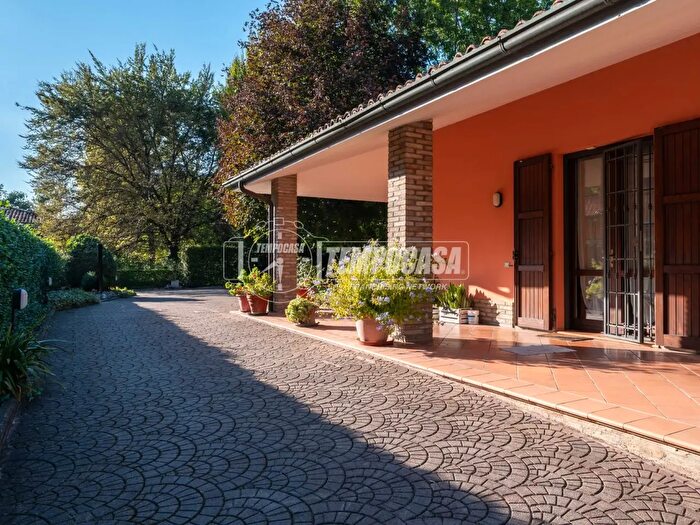 Casa con 8 locali in vendita in Reggio nell'Emilia