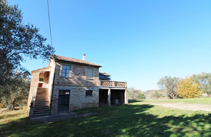 Casa trilocale in vendita in Monsampolo Del Tronto