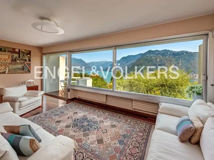 Appartamento con 6 locali in vendita in Viale San Fermo della Battaglia, Como