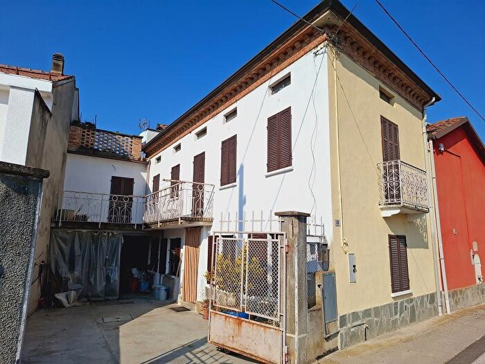 Casa con 5 locali in vendita in Via Ollino, Rocca DArazzo