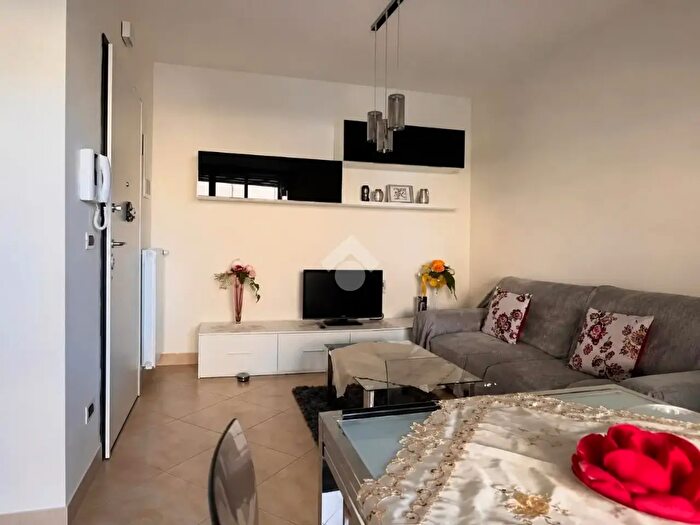 Appartamento trilocale in affitto in Via Senna, Montesilvano