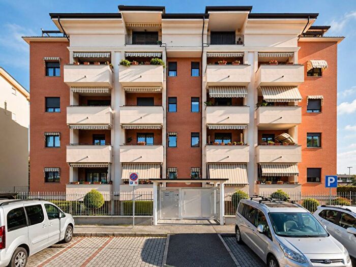 Appartamento bilocale in affitto in Via Valtellina, Saronno
